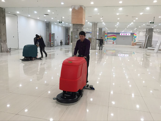 香港四季百货超市采购合美手推式洗地机