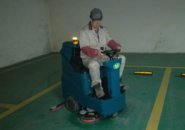 青岛天宝国际大厦地下车库采购合美驾驶式洗地