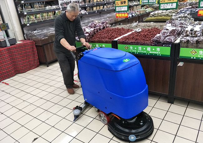 大型商场地面保洁用那种洗地机好