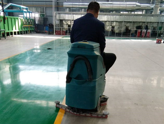 利用工业洗地机清洁有哪些优势？