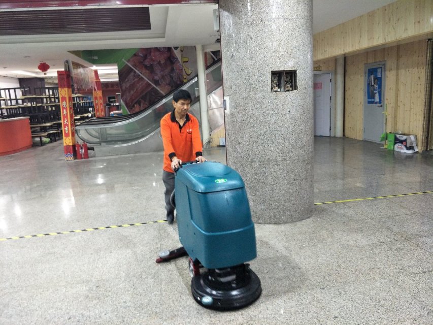 小型洗地机清洗效果下降的原因