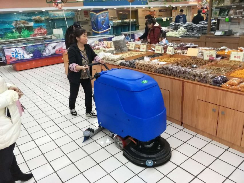 为什么手推式洗地机如此受欢迎？
