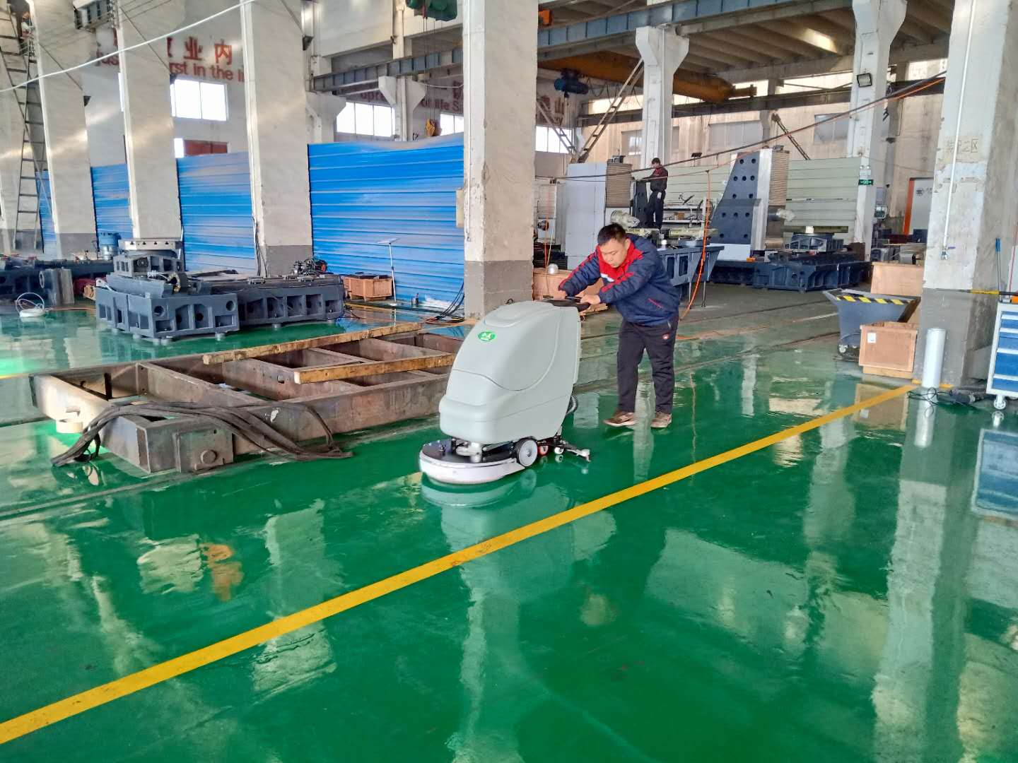 使用完小型洗地机该如何保养？