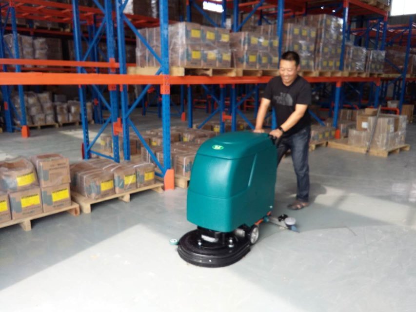 合美仓库用洗地机操作流程